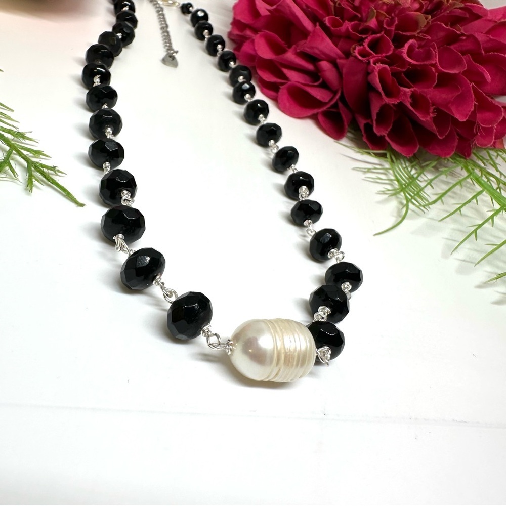 NEW⚜️Freshwater Pearl & Black Crystal Glass Beaded Necklace - Picture 4 of 7